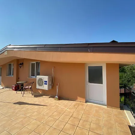 M&v House Affittacamere *