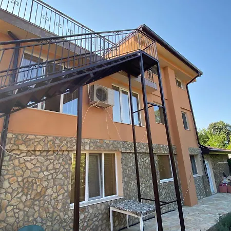 ゲストハウス M&v House *